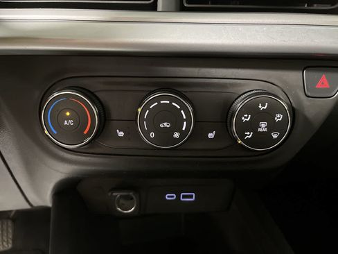 Used 2024 Chevrolet Trax LS w/ LS Convenience Package FWD image 21