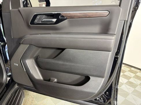 Used 2025 Chevrolet Tahoe Premier RWD image 15