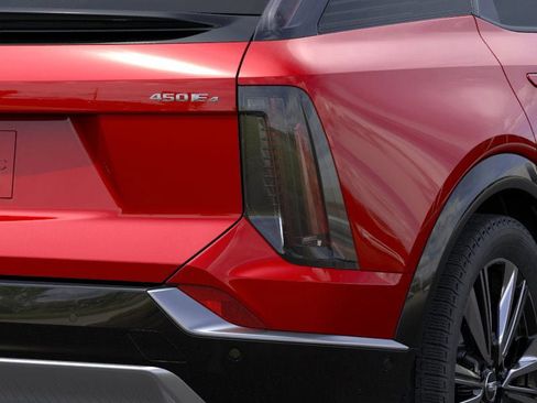 New 2026 Cadillac Optiq Luxury 2 image 31