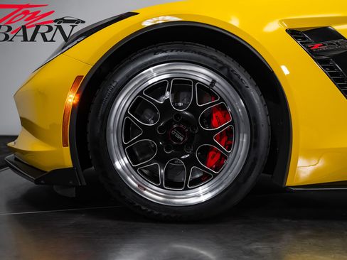 Used 2015 Chevrolet Corvette Z06 w/ 2LZ Preferred Equipment Group RWD image 23