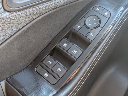 Used 2023 Nissan Rogue SV image 40