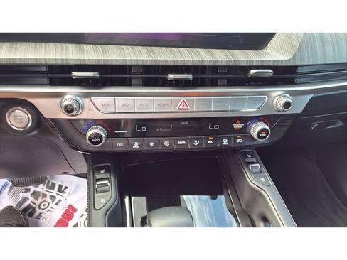 Used 2024 Kia Telluride EX w/ EX Captain's Chair Package FWD image 21