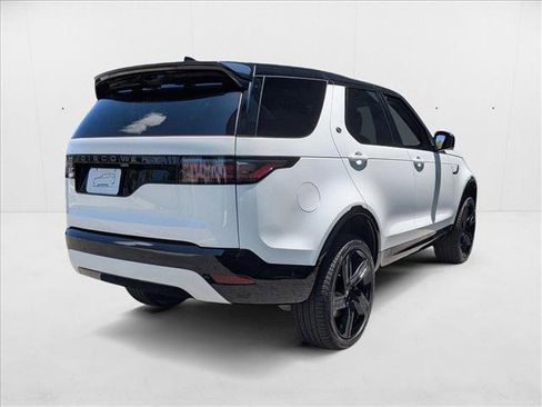 New 2025 Land Rover Discovery Dynamic SE image 2