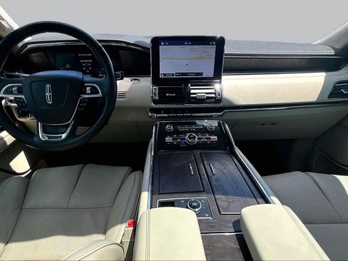 Used 2019 Lincoln Navigator Select w/ Technology Package AWD/4WD image 14