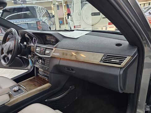 Used 2010 Mercedes-Benz E 350 Sedan w/ Premium 1 Pkg image 21