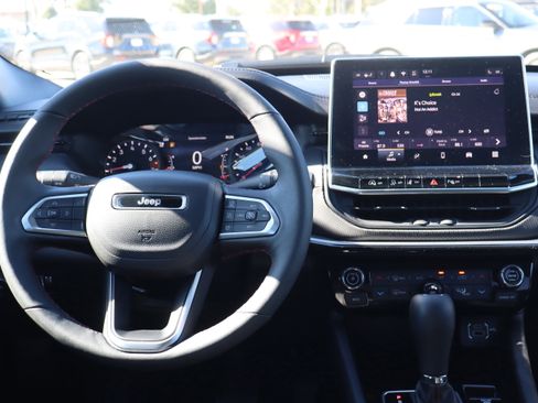 Used 2024 Jeep Compass Trailhawk w/ Trailhawk Convenience Group image 14