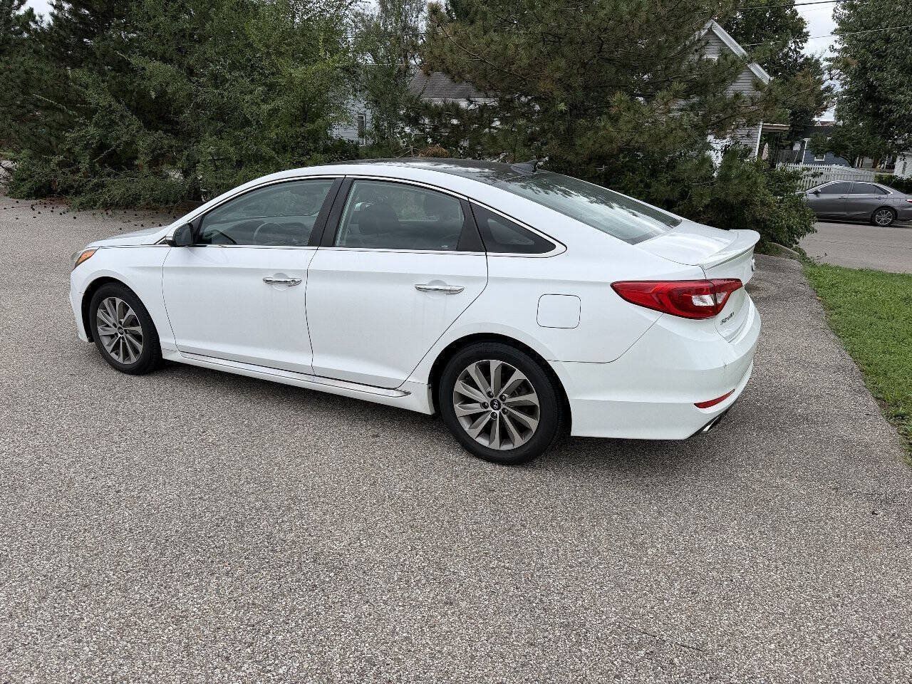 Used 2017 Hyundai Sonata Sport w/ Value Edition Package 02 FWD image 2