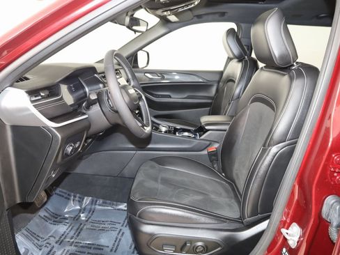 Used 2023 Jeep Grand Cherokee L Laredo image 11