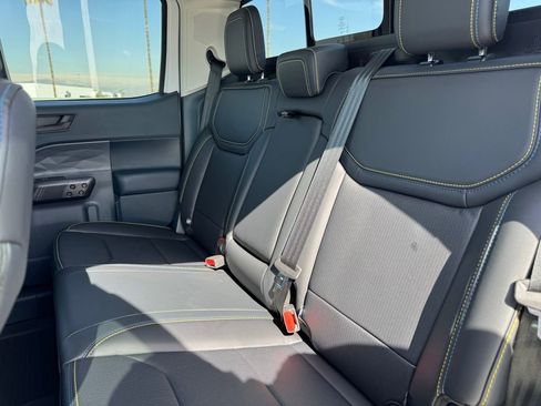 Used 2025 Ford Maverick Lobo image 2