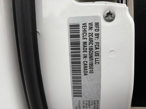 Used 2022 Chrysler Pacifica Touring-L FWD image 25