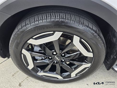 Certified 2024 Kia Telluride EX image 10