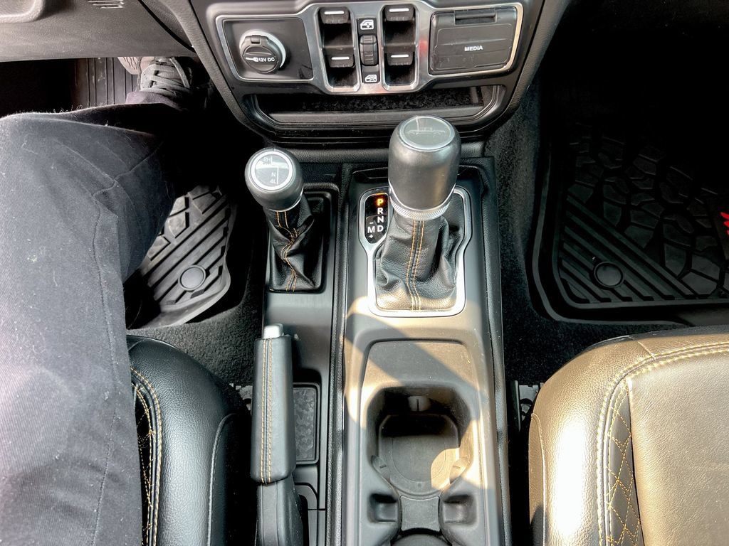 Used 2023 Jeep Gladiator Overland AWD/4WD image 14