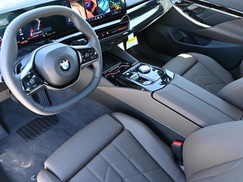 New 2026 BMW 530i xDrive w/ Convenience Package AWD/4WD image 13