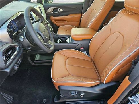 New 2026 Chrysler Pacifica Pinnacle FWD image 4