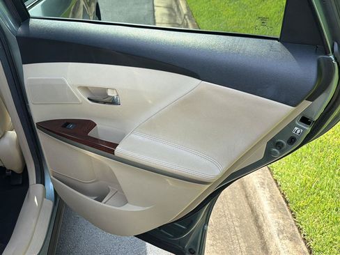 Used 2012 Toyota Venza Limited FWD image 14