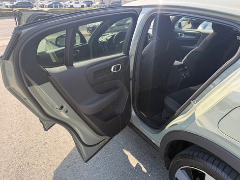 Used 2023 Volvo C40 P8 Recharge Ultimate AWD/4WD image 45