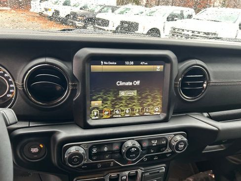 Used 2023 Jeep Gladiator Overland image 17