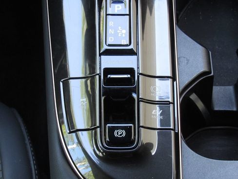 Certified 2024 Toyota Crown AWD/4WD image 31