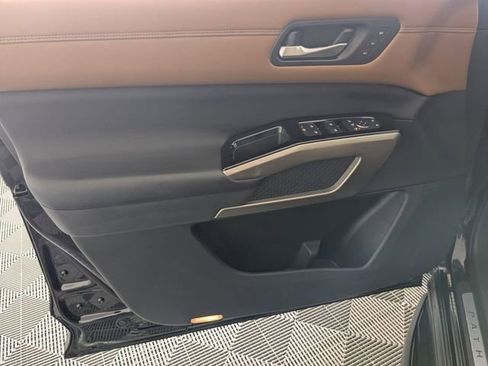 Used 2022 Nissan Pathfinder Platinum w/ Cargo Package image 10