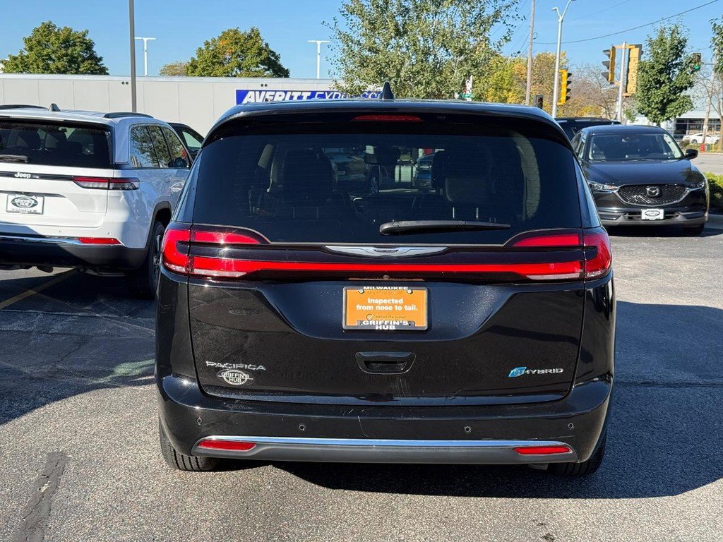 Certified 2024 Chrysler Pacifica Limited FWD image 4