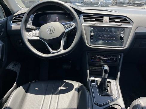 Used 2024 Volkswagen Tiguan SE FWD image 17