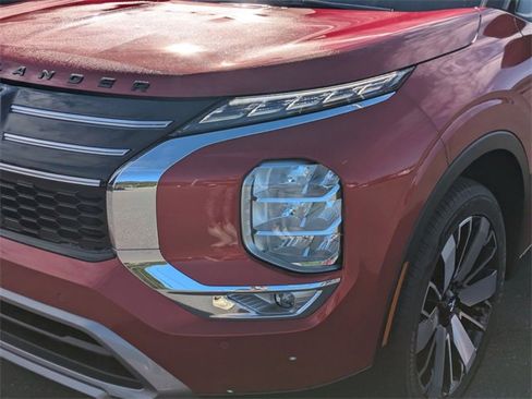 New 2025 Mitsubishi Outlander SE image 9