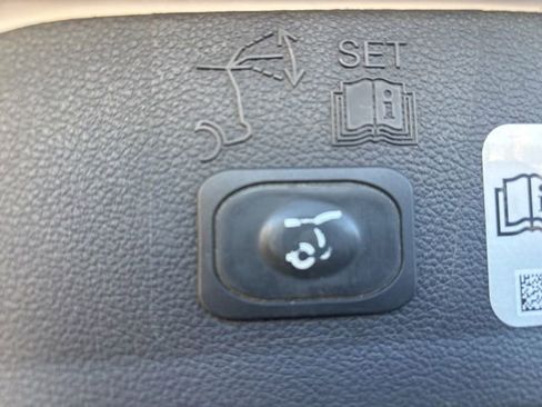 Used 2019 Ford Escape Titanium image 11