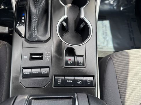 Used 2022 Toyota Highlander LE image 23