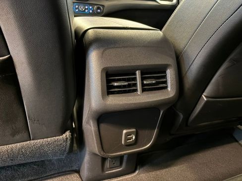 Used 2024 GMC Terrain SLT image 21