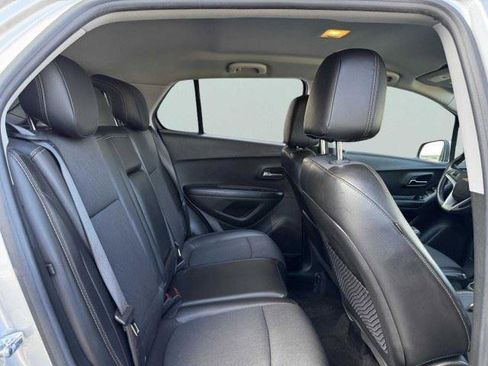 Used 2021 Chevrolet Trax LT w/ Driver Confidence Package AWD/4WD image 39
