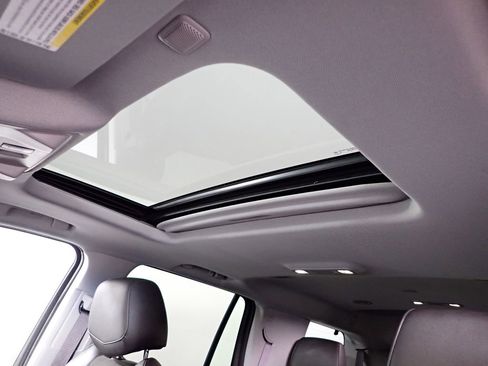 Used 2016 Cadillac Escalade Luxury image 4