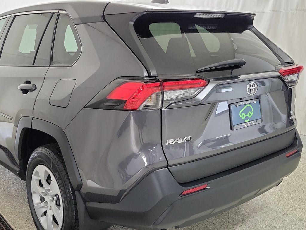 Used 2024 Toyota RAV4 LE AWD/4WD image 7