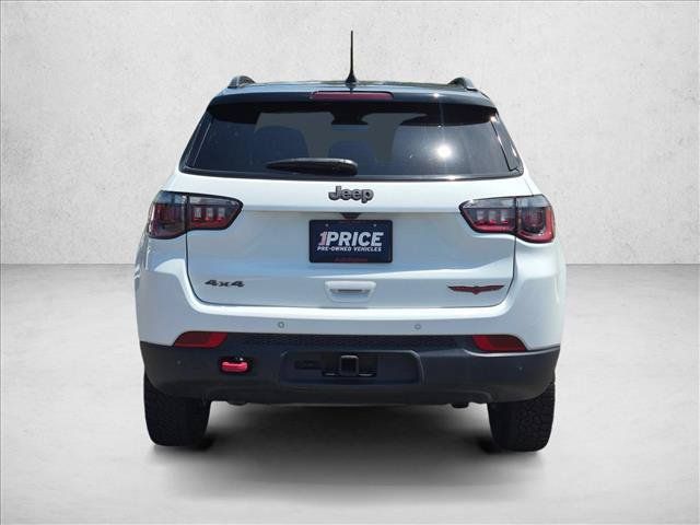 Used 2025 Jeep Compass Trailhawk w/ Trailer Tow Group AWD/4WD image 7
