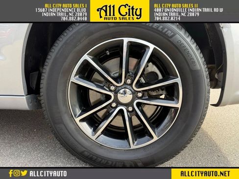Used 2018 Dodge Grand Caravan SE FWD image 30