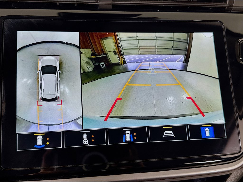 Used 2023 Chevrolet Bolt EUV Premier w/ Sun & Sound Package FWD image 32