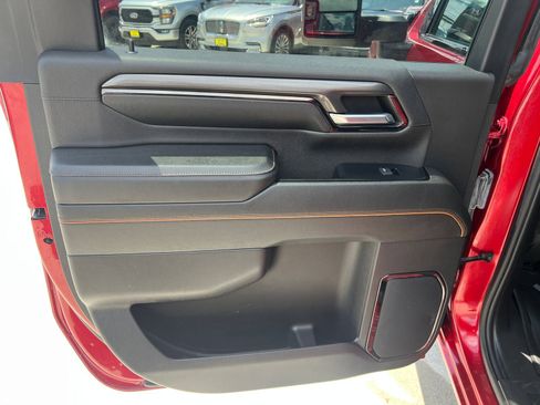 Used 2024 GMC Sierra 2500 AT4 w/ AT4 Premium Plus Package AWD/4WD image 18