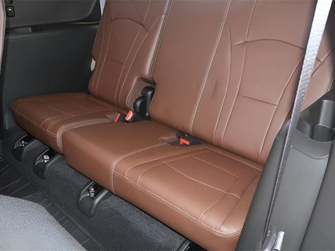 Used 2018 Buick Enclave Avenir w/ Avenir Technology Package image 18