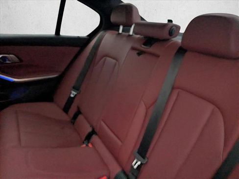 Used 2022 BMW 330i Sedan w/ M Sport Package image 18