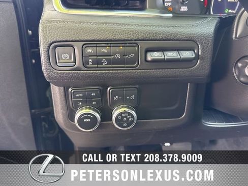 Used 2021 GMC Yukon XL Denali w/ Denali Premium Package AWD/4WD image 30