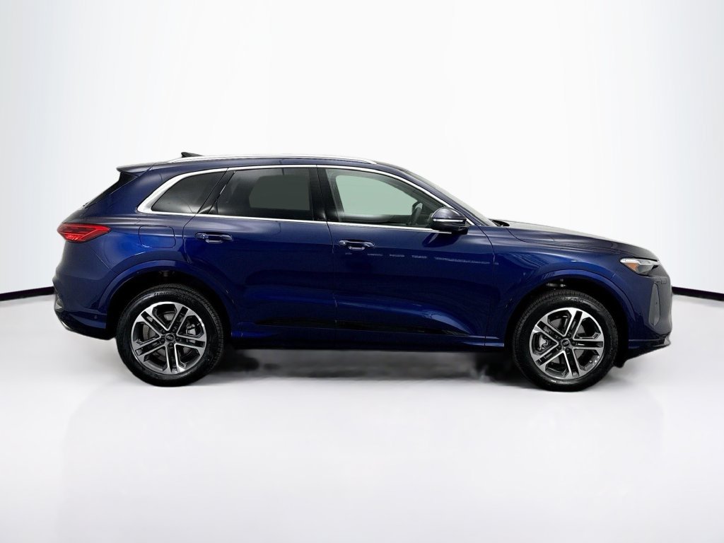 Certified 2025 Audi Q5 Premium Plus w/ Premium Plus AWD/4WD image 4