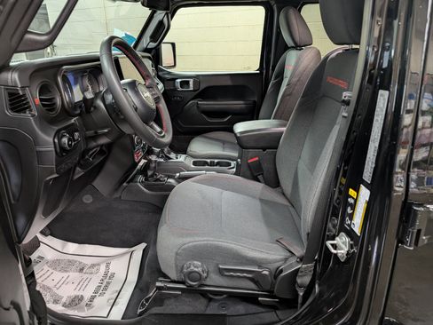 Used 2024 Jeep Wrangler Unlimited Rubicon image 9