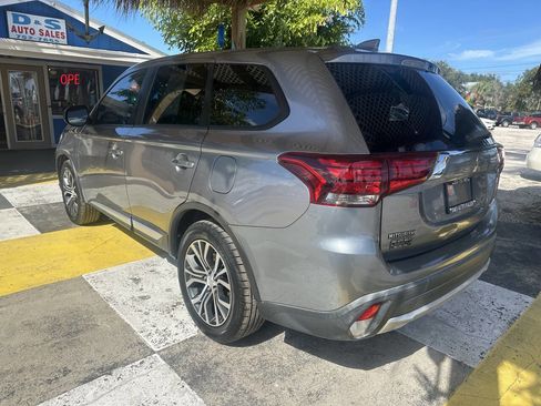 Used 2017 Mitsubishi Outlander ES image 8