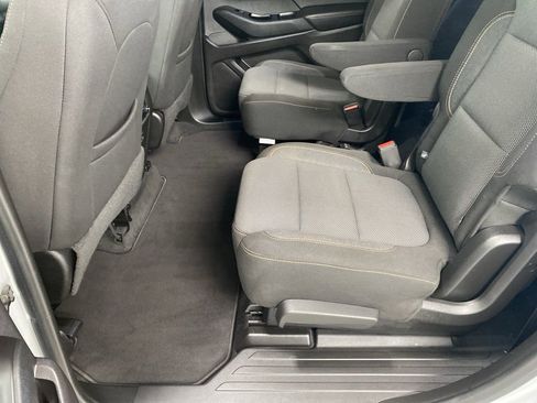 Used 2018 Chevrolet Traverse LT FWD image 25