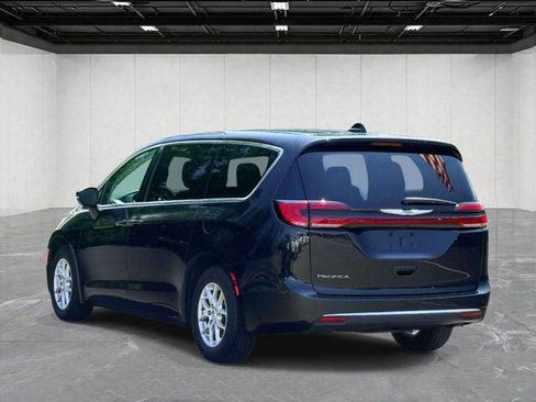 Certified 2023 Chrysler Pacifica Touring-L FWD image 7