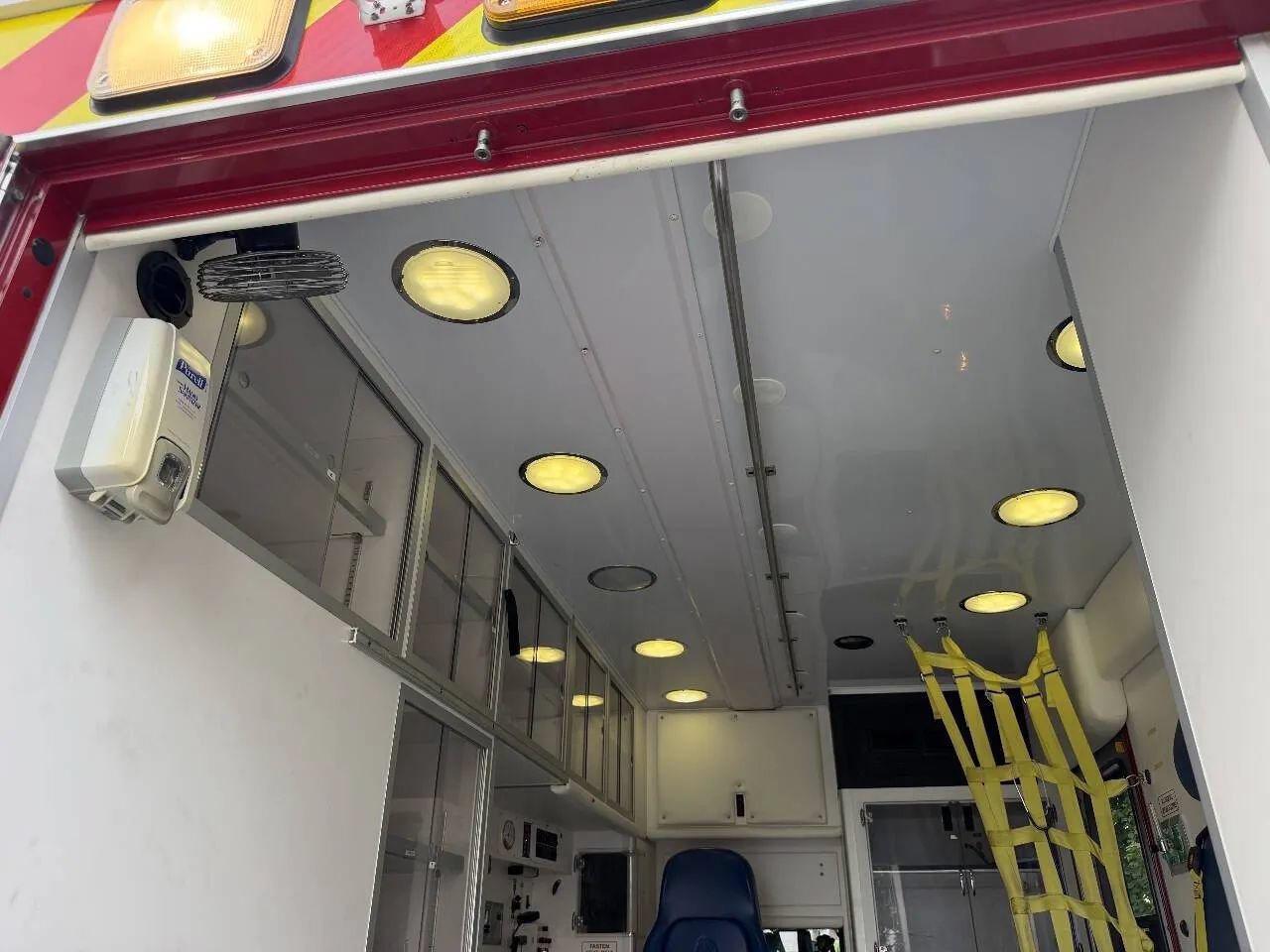 Used 2012 Ford F450 XLT w/ Ambulance Preparation Pkg RWD image 47
