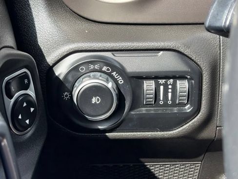 Used 2018 Jeep Wrangler Sport AWD/4WD image 18
