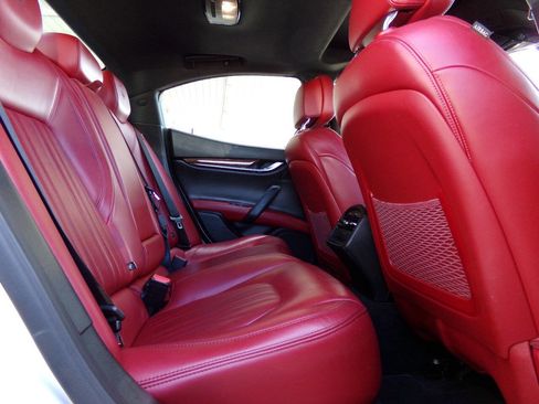 Used 2018 Maserati Ghibli S image 25