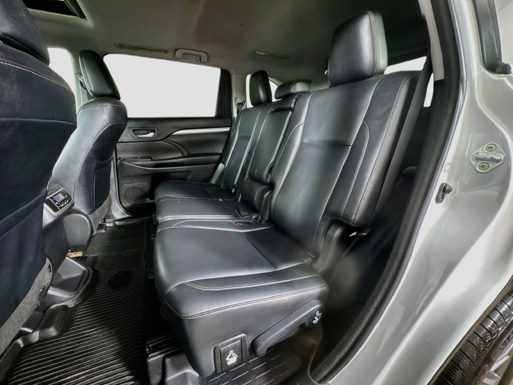Used 2018 Toyota Highlander XLE AWD/4WD image 30