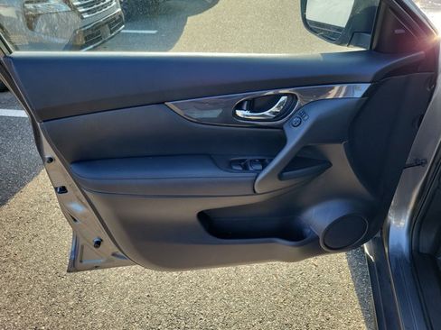 Used 2019 Nissan Rogue S w/ Special Edition Package FWD image 15