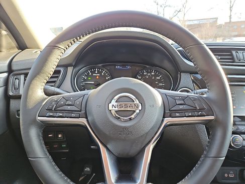 Certified 2019 Nissan Rogue SV image 18